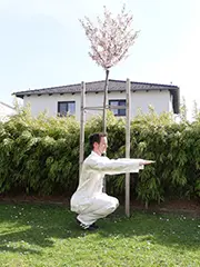 Tief in die Knie Qi Gong