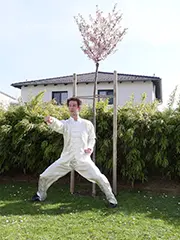 Schlagen mit großen Augen Qi Gong