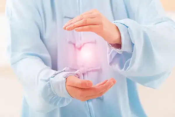 Qi Ball between hands