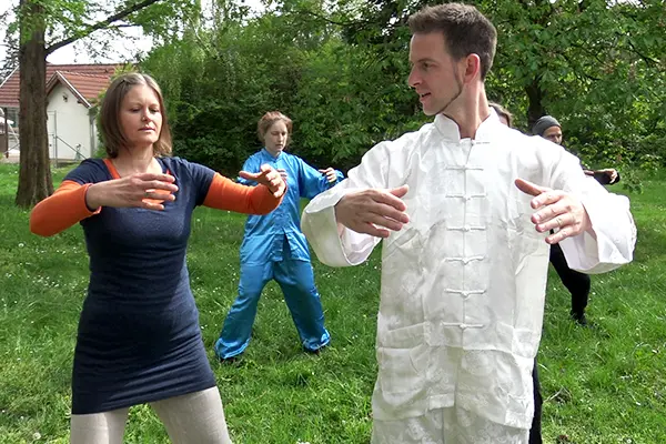 Zhan Zhuang Standtraining Qi Gong